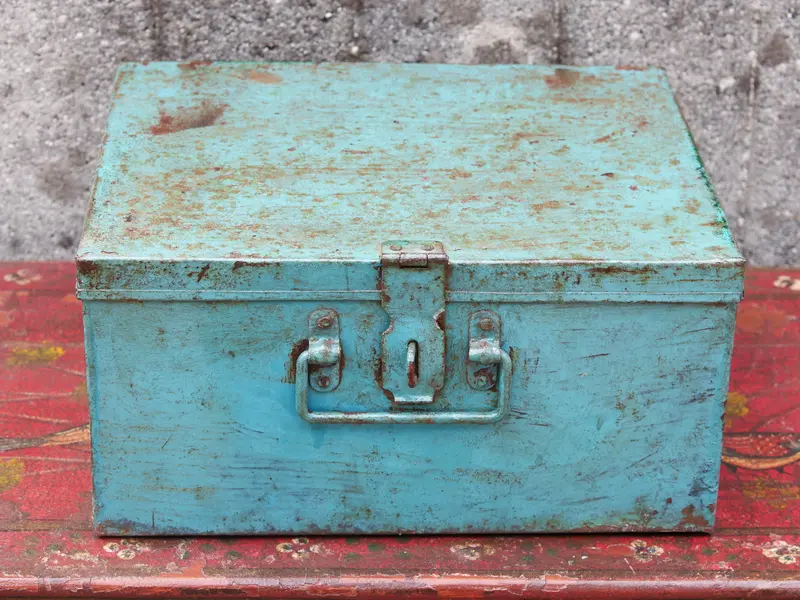 vecchio box indiano in metallo dipinto cod.BOX88