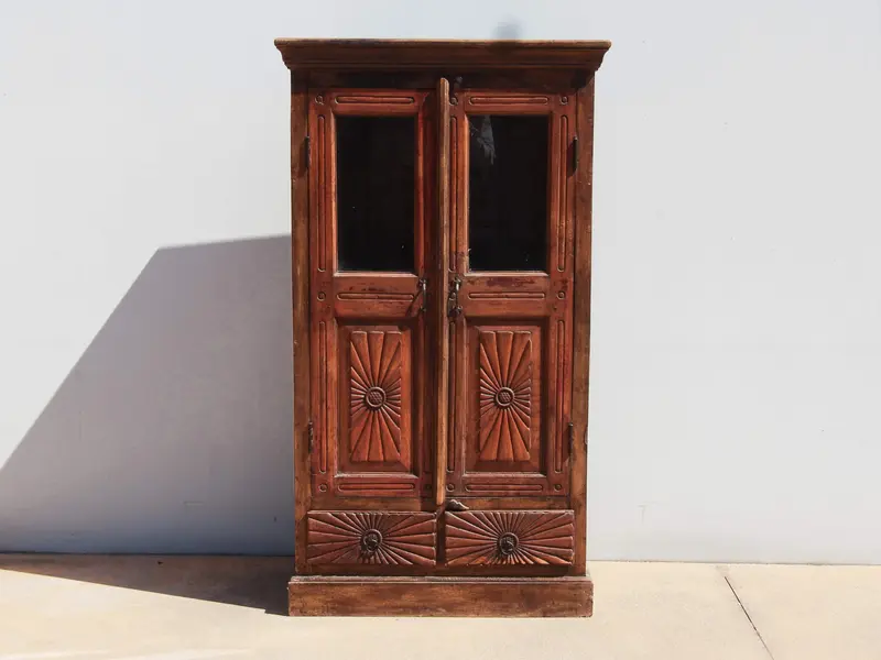 Vetrina indiana coloniale antica in teak con vetri e cassetti (primi '900)