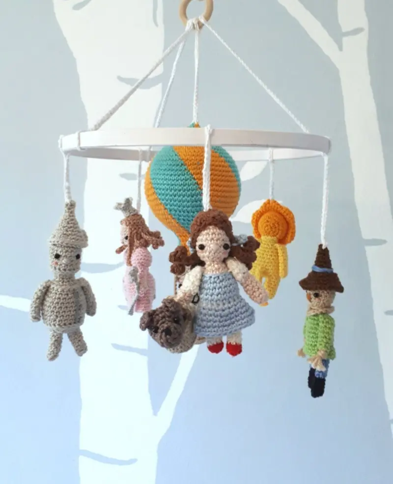 Wizard of Oz baby mobile crochet pattern, nursery mobile tutorial